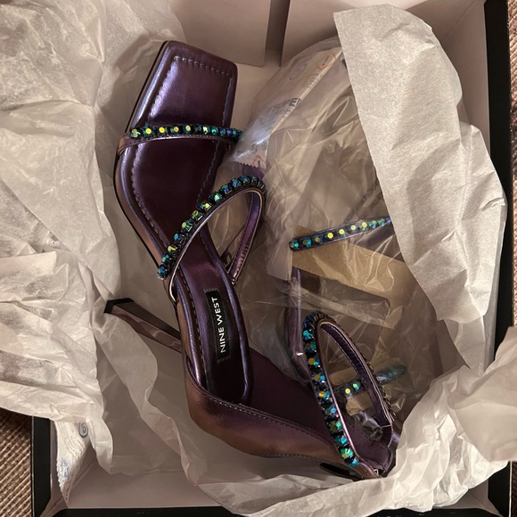 NINE WEST Vavoom size 6 purple iridescent metallic heels - Picture 4 of 4